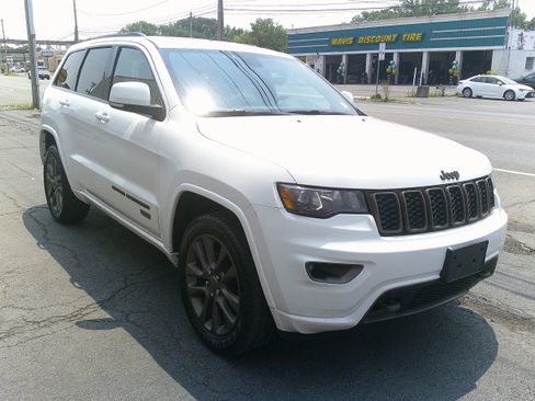 Used 2017 Jeep Grand Cherokee Limited 75th Anniversary AWD/4WD image 5