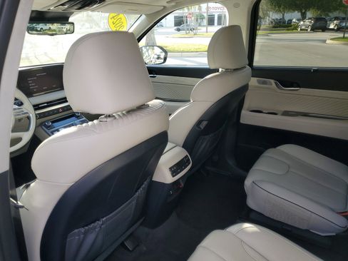 Used 2024 Hyundai Palisade Calligraphy image 12