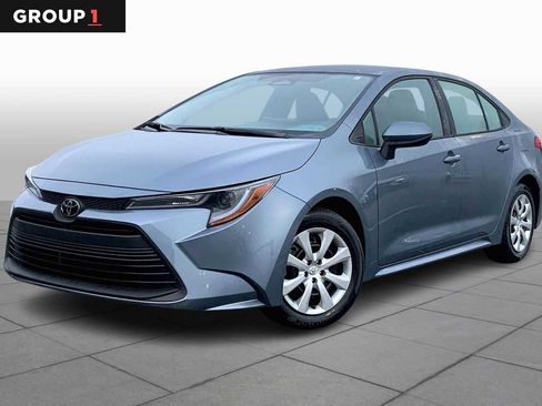 Used 2025 Toyota Corolla LE w/ Convenience Package image 1