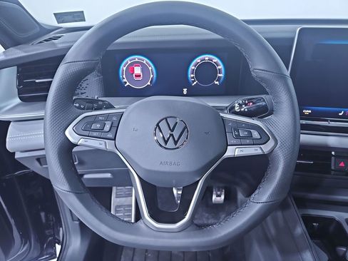 New 2025 Volkswagen Tiguan SE R-Line image 14