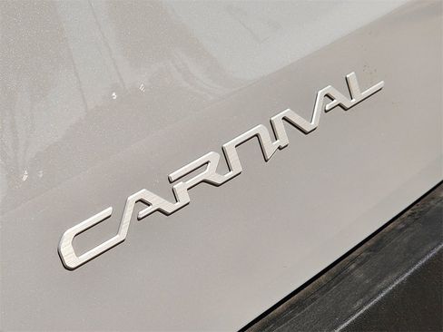 New 2026 Kia Carnival EX image 8