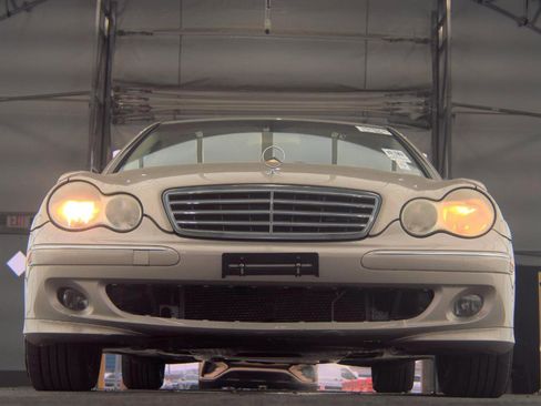 Used 2005 Mercedes-Benz C 320 Sedan w/ Sunroof Pkg image 3