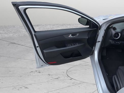 Used 2020 Kia Forte LXS image 12