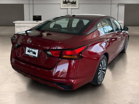 Used 2024 Nissan Altima 2.5 SV FWD image 6