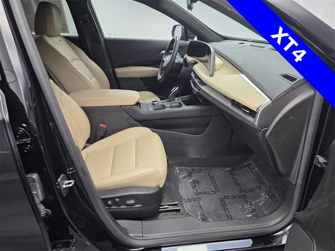 Used 2024 Cadillac XT4 Luxury w/ Cold Weather Package image 10