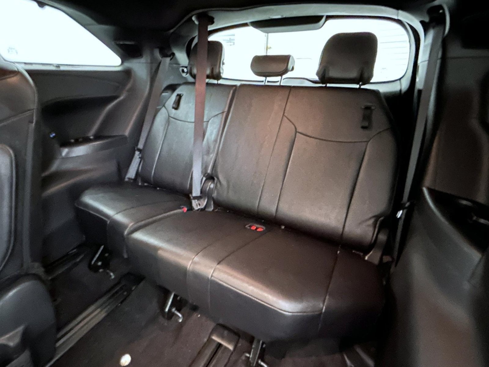 Used 2025 Toyota Sienna Limited AWD/4WD image 20