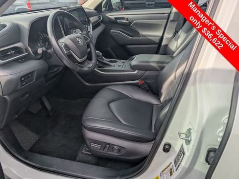 Used 2023 Toyota Highlander XLE image 14