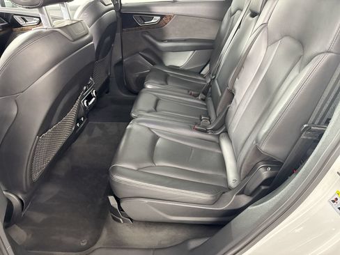 Used 2018 Audi Q7 3.0T Prestige w/ Prestige Package AWD/4WD image 29