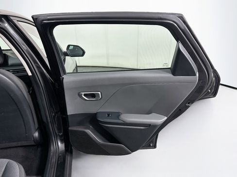 Used 2025 Kia K4 LXS image 28