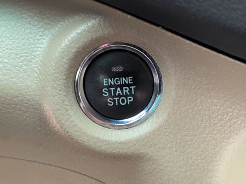 Used 2013 Toyota Highlander Limited image 24