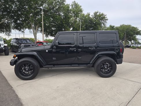 Used 2018 Jeep Wrangler Unlimited Sahara AWD/4WD image 4