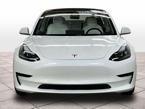 Used 2020 Tesla Model 3 Standard Range image 3