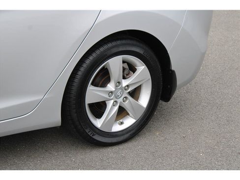 Used 2013 Hyundai Elantra GLS w/ Preferred Pkg image 6