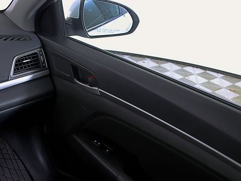 Used 2017 Hyundai Elantra Value Edition w/ Cargo Package image 18