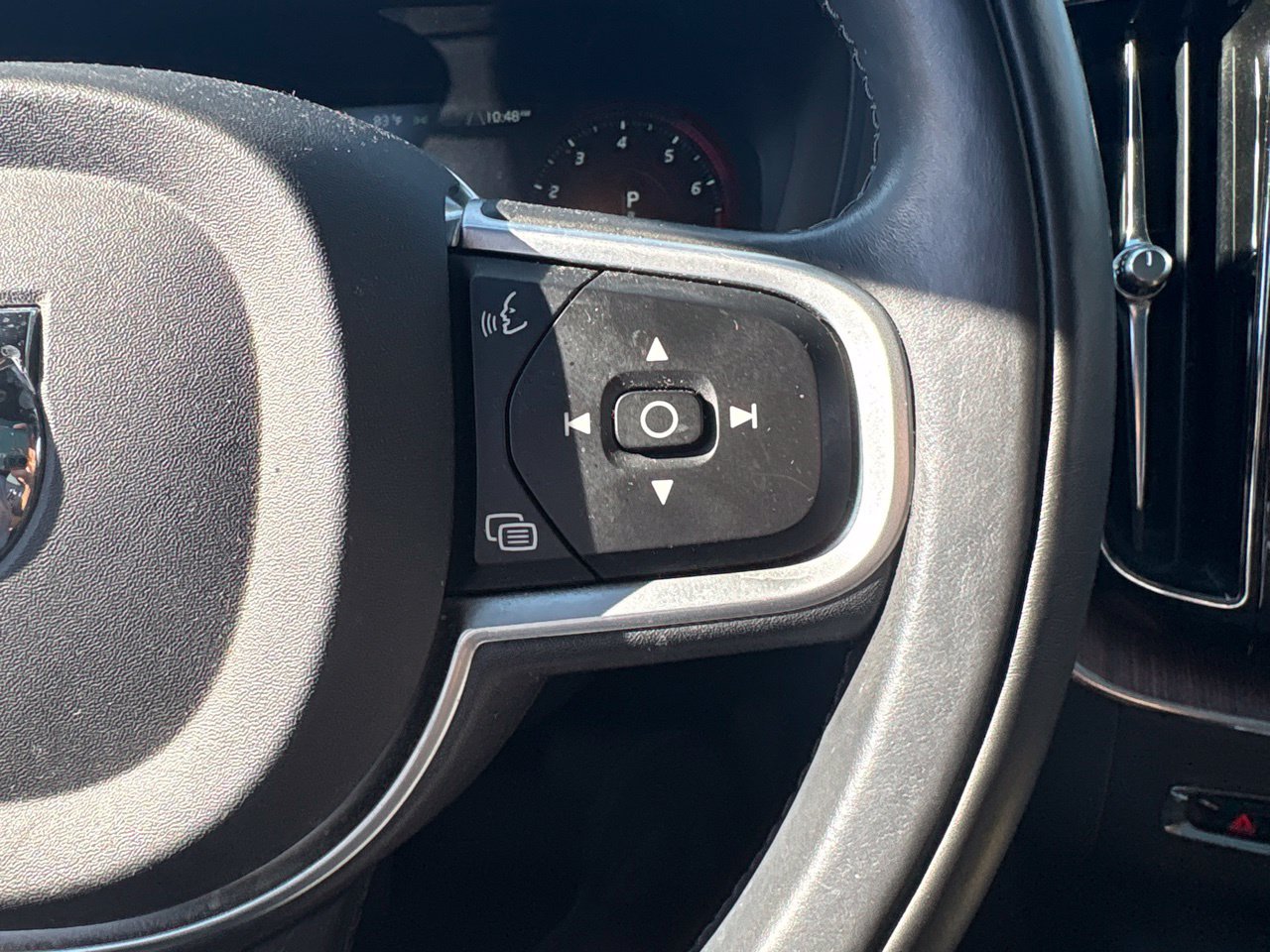 Used 2019 Volvo XC60 T5 Momentum w/ Multimedia Package FWD image 25