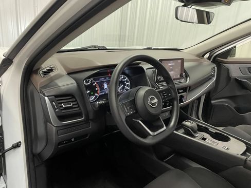 Used 2023 Nissan Rogue S FWD image 33