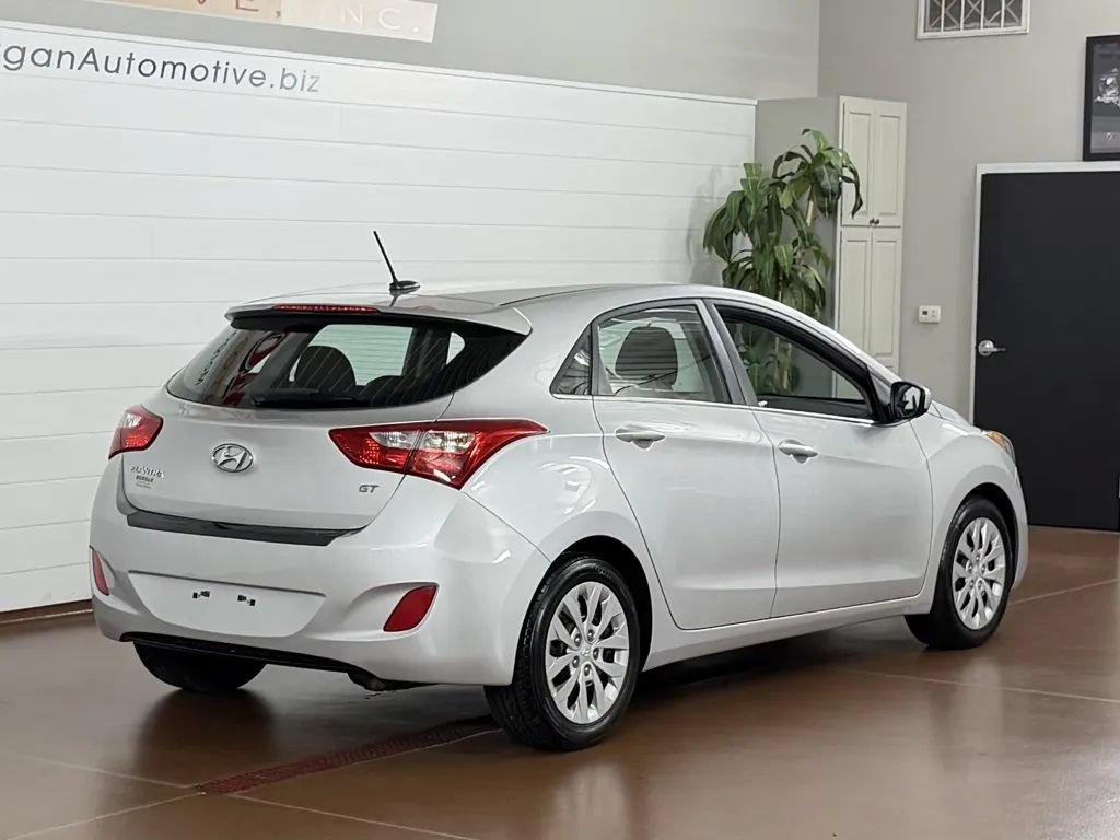 Used 2016 Hyundai Elantra GT FWD image 3