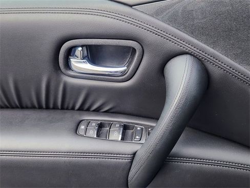 Used 2023 Nissan Armada S image 11