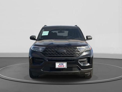 Certified 2020 Ford Explorer XLT image 3