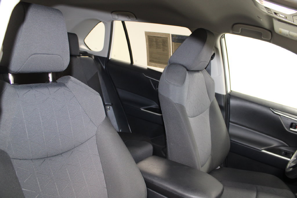 Used 2025 Toyota RAV4 XLE AWD/4WD image 21