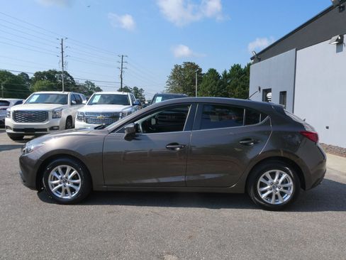 Used 2016 MAZDA MAZDA3 i Sport w/ Preferred Equipment Package FWD image 9