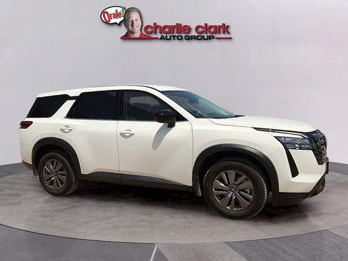 Used 2026 Nissan Pathfinder S FWD image 6