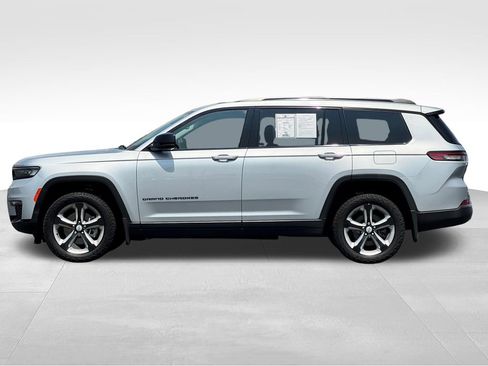 Used 2023 Jeep Grand Cherokee L Limited w/ Black Appearance Package AWD/4WD image 4