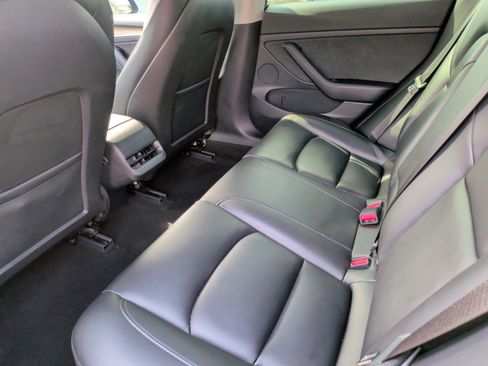 Used 2021 Tesla Model 3 Standard Range Plus image 31