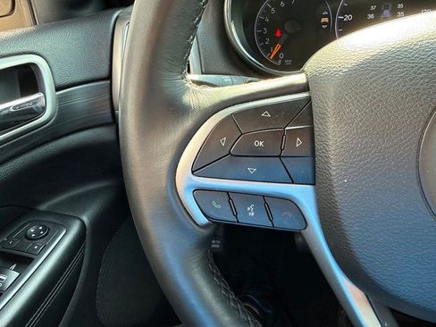 Used 2019 Jeep Grand Cherokee Altitude AWD/4WD image 13