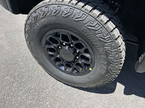 New 2026 Chevrolet Silverado 2500 ZR2 w/ ZR2 Bison Edition AWD/4WD image 9