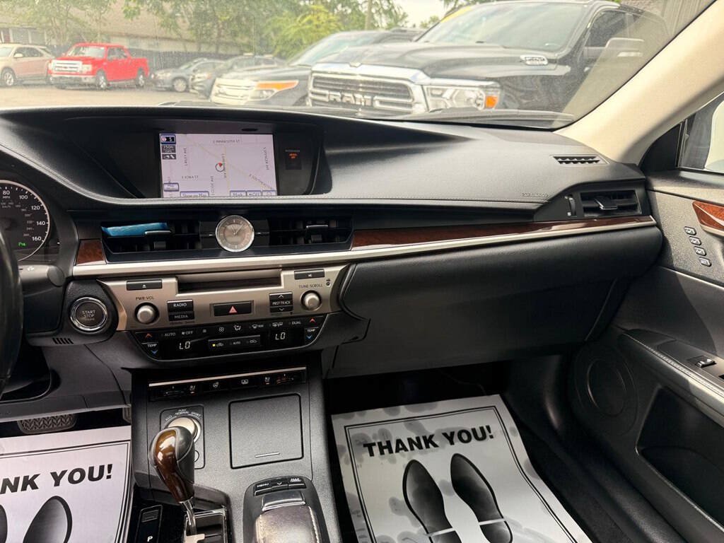 Used 2014 Lexus ES 350 w/ Ultra Luxury Package FWD image 14