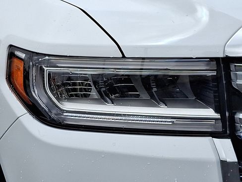 Used 2023 GMC Acadia SLT image 9