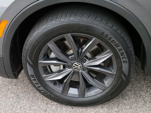 Certified 2022 Volkswagen Tiguan SE image 16