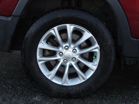 Used 2019 Jeep Cherokee Latitude w/ Cold Weather Group image 37