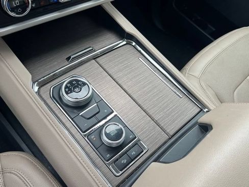 Used 2024 Ford Expedition Limited AWD/4WD image 19
