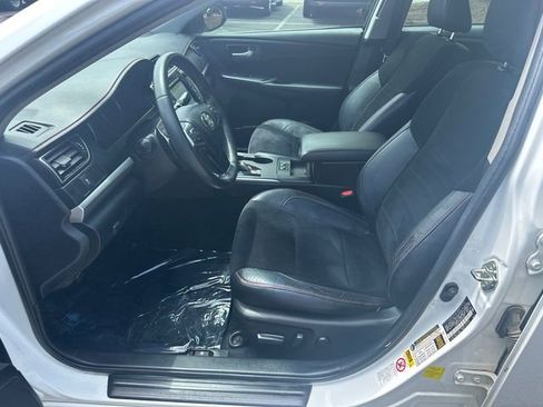 Used 2016 Toyota Camry XSE FWD image 10