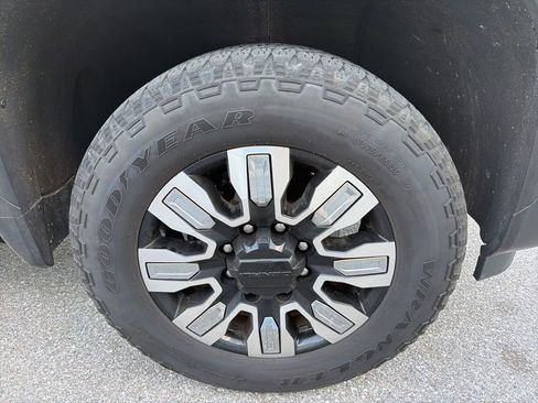 Certified 2024 GMC Sierra 2500 Denali w/ Denali Reserve Package AWD/4WD image 9