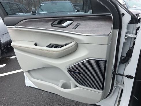 Used 2022 Jeep Grand Cherokee L Overland image 11