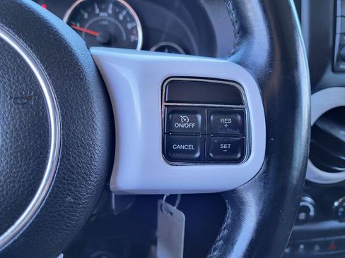 Used 2015 Jeep Wrangler Unlimited Sahara image 27