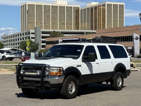 Used 2000 Ford Excursion XLT AWD/4WD image 1