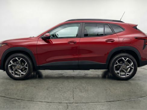 Used 2025 Chevrolet Trax LT FWD image 5