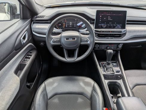 Used 2024 Jeep Compass Latitude AWD/4WD image 30