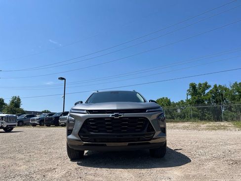 Used 2025 Chevrolet Trax ACTIV FWD image 3