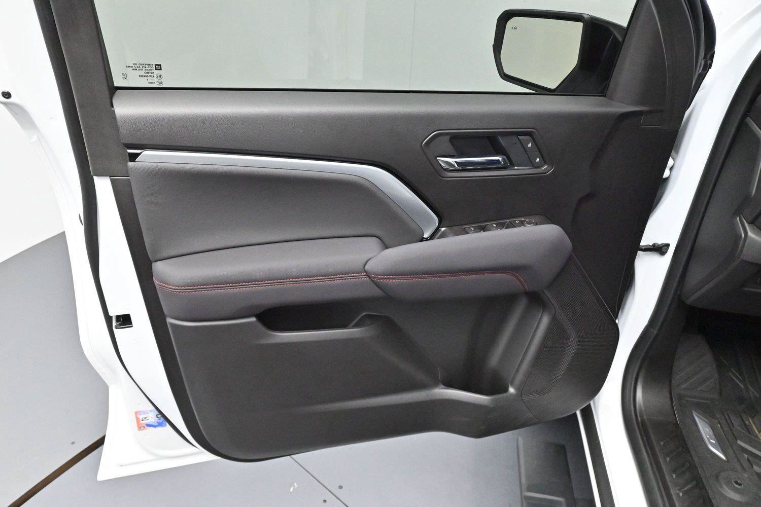 Used 2026 Chevrolet Colorado Z71 AWD/4WD image 9