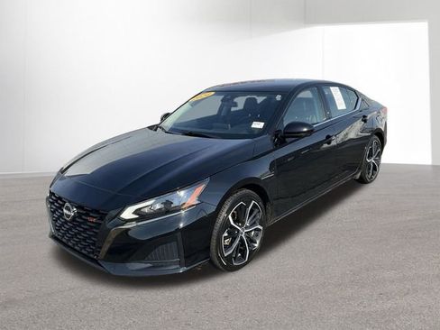 Certified 2024 Nissan Altima 2.5 SR image 2