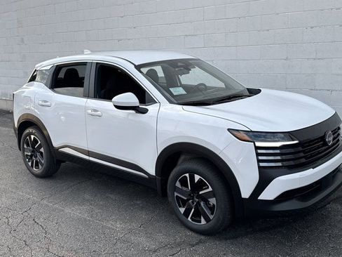 Used 2025 Nissan Kicks SV image 4