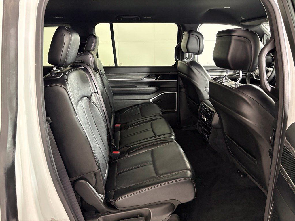 Used 2024 Jeep Wagoneer Series II w/ Flexible Seating Group RWD image 40