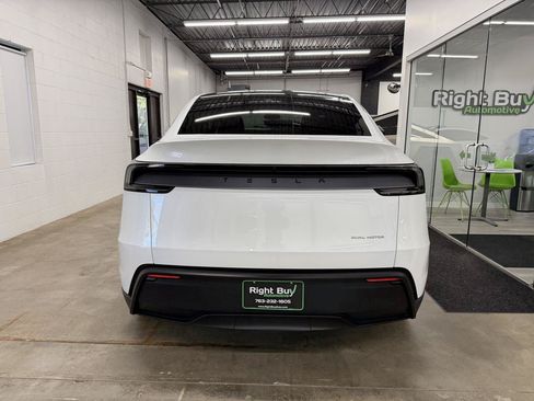 Used 2026 Tesla Model Y AWD image 5
