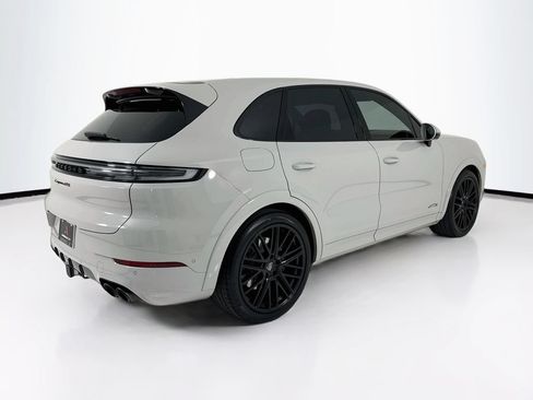 Certified 2025 Porsche Cayenne GTS AWD/4WD image 9