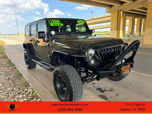 Used 2015 Jeep Wrangler Unlimited Sahara w/ Connectivity Group AWD/4WD image 1